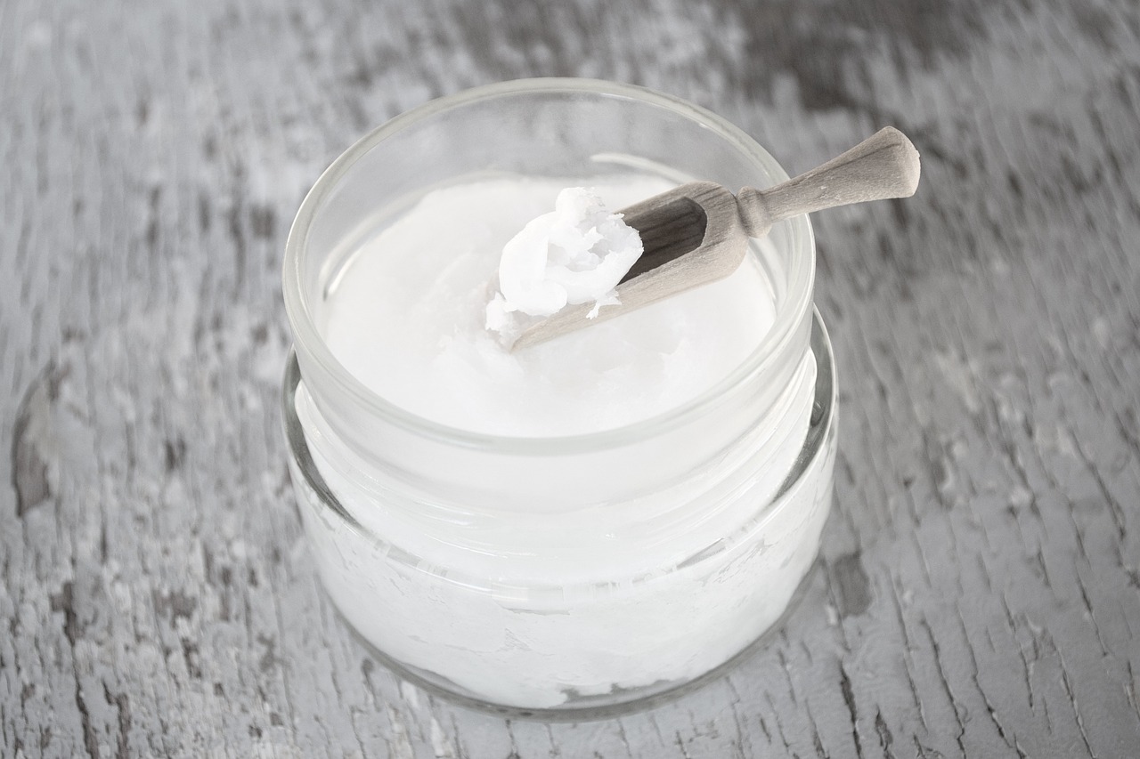 coconut-oil-on-wooden-spoon-2090576_1280.jpg