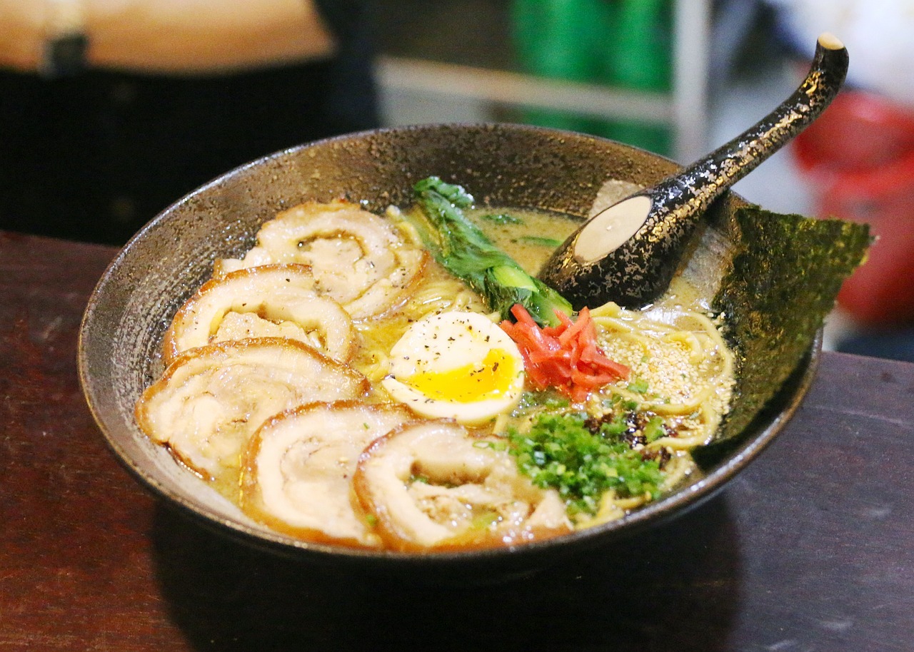 bars-ramen-in-saigon-3227779_1280.jpg