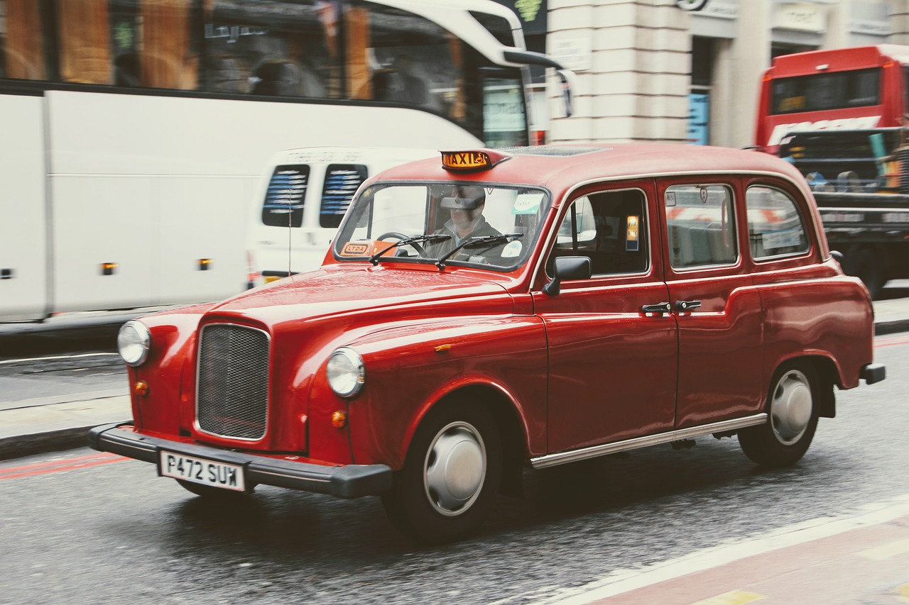 taxi-1932107_1280.jpg