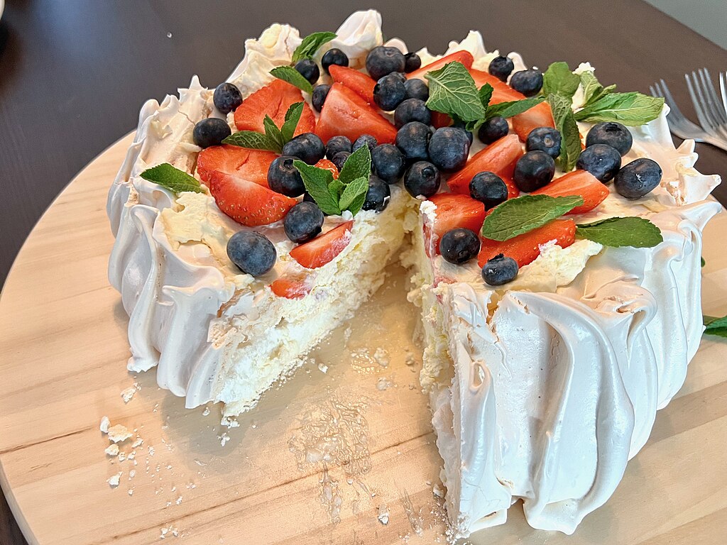 Pavlova Cake